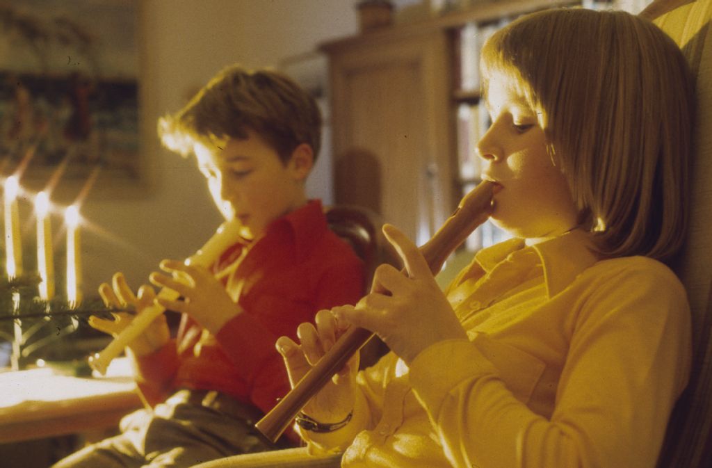 Children play recorder at Christmas