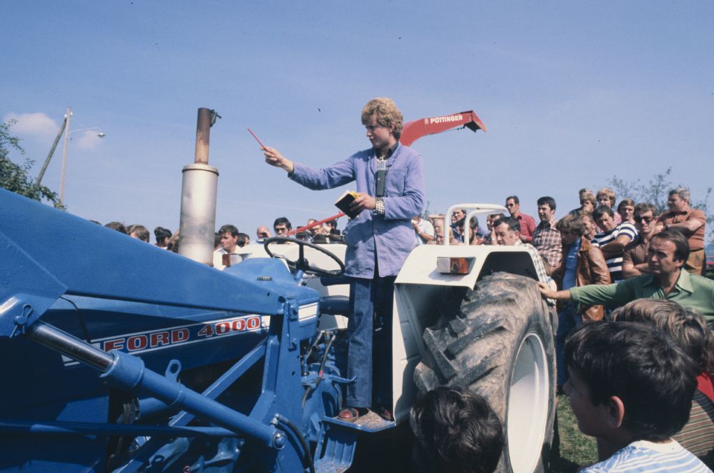 Gant on a farm, auction of a tractor Ford 4000 with front loader