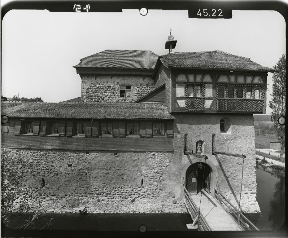 Hagenwil (TG), moated castle, south side