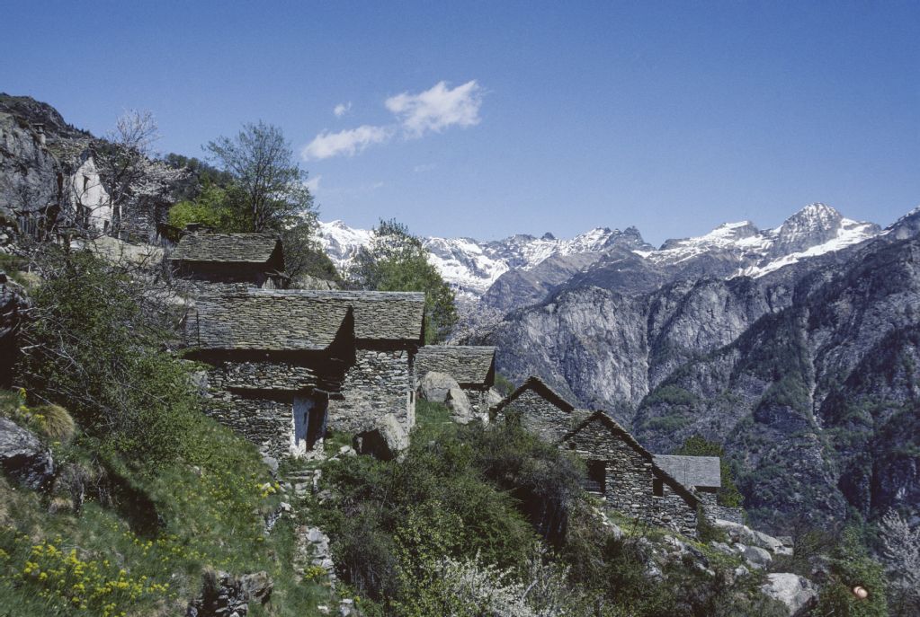 Val Lavizzara, alpine settlement of Scinghiöra
