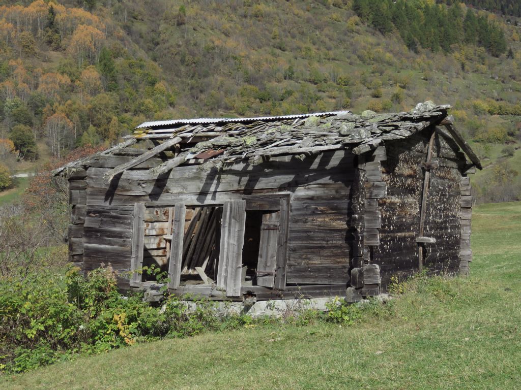 Lötschental, as a result of abandonment of cultivation decayed agricultural buildings