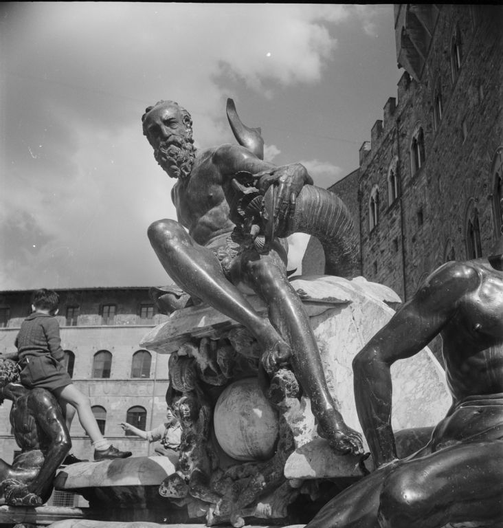 Florence, Piazza della Signoria, Fontana del Nettuno, detail fountain figures, playing children