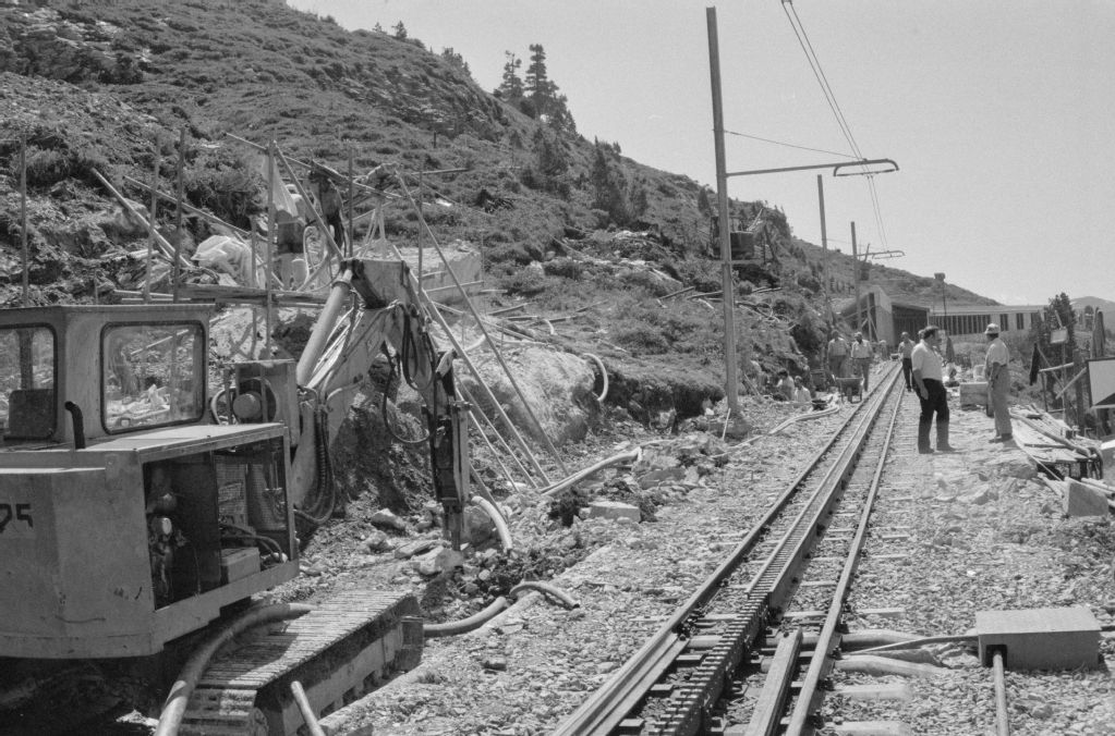 Gallery construction at the Strättli crossing station of the Wengernalp Railway (WAB)