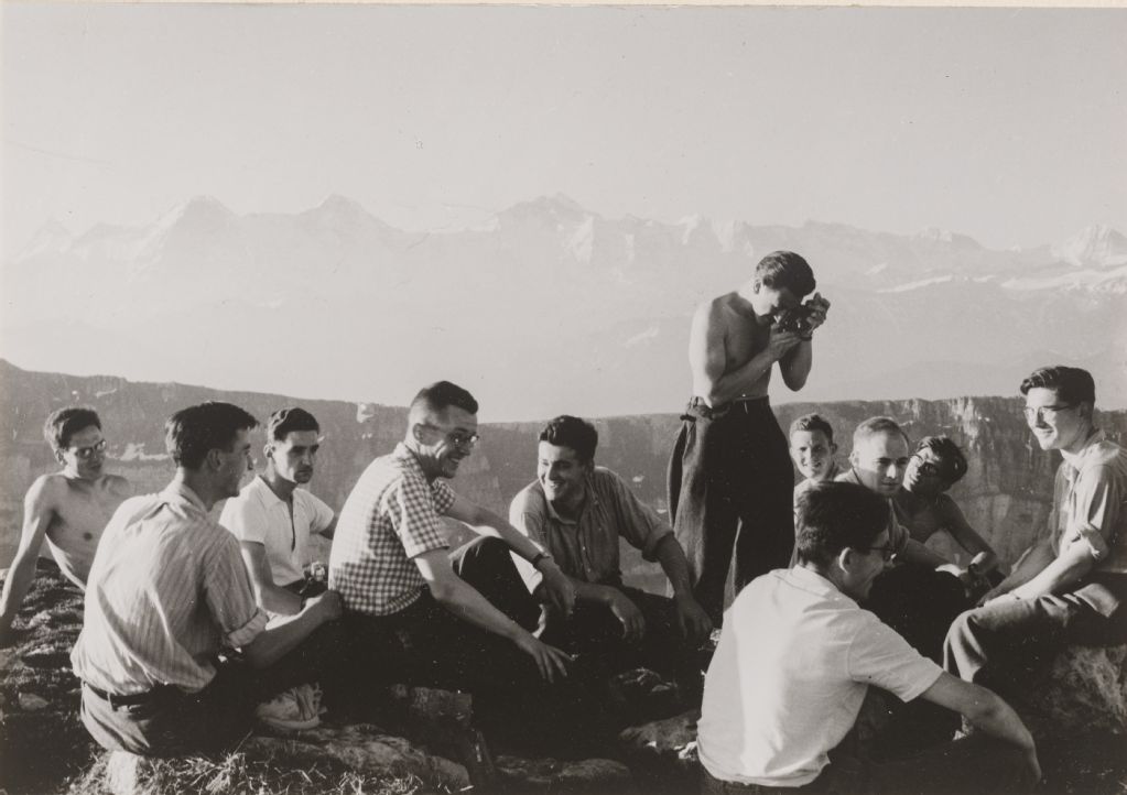 Swiss forestry school students on the Sigriswiler Rothorn, view to the southeast (SE) of the Jungfrau