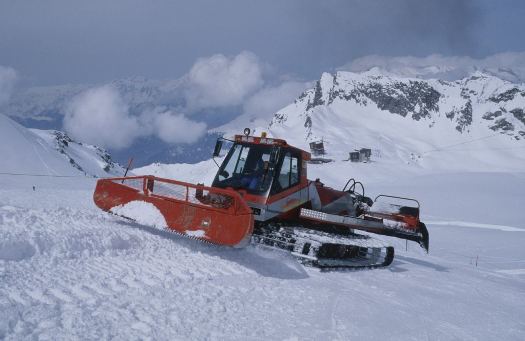 Col des Gentianes, Leitner LH 420 snow groomer