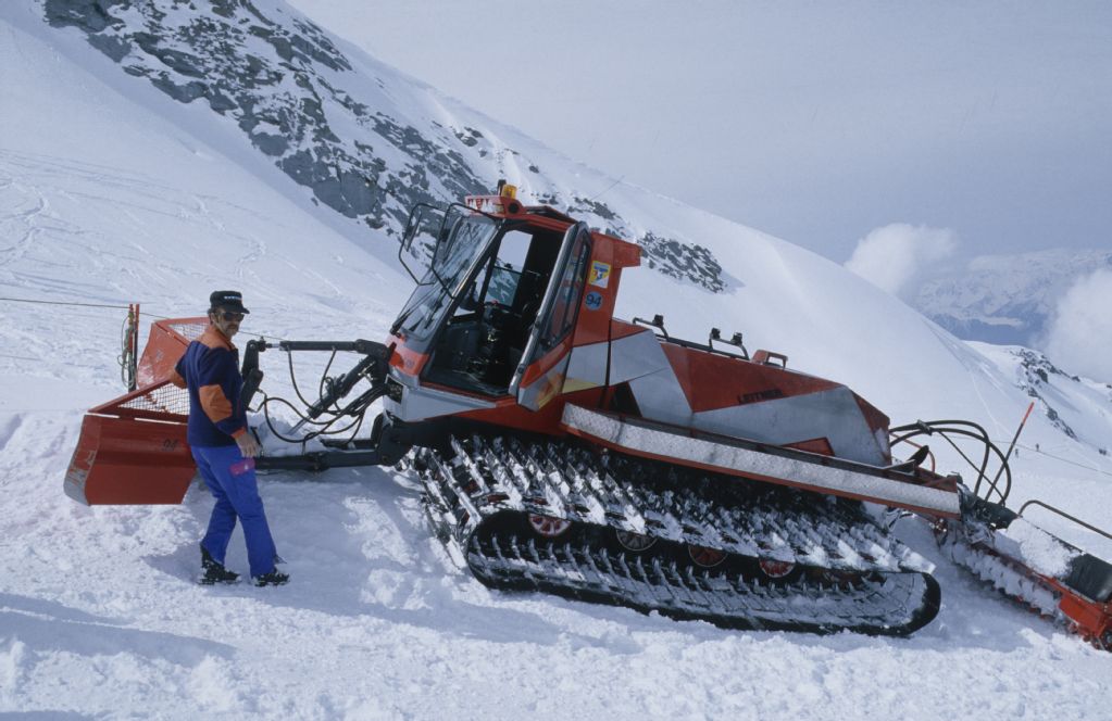 Col des Gentianes, Leitner LH 420 snow groomer