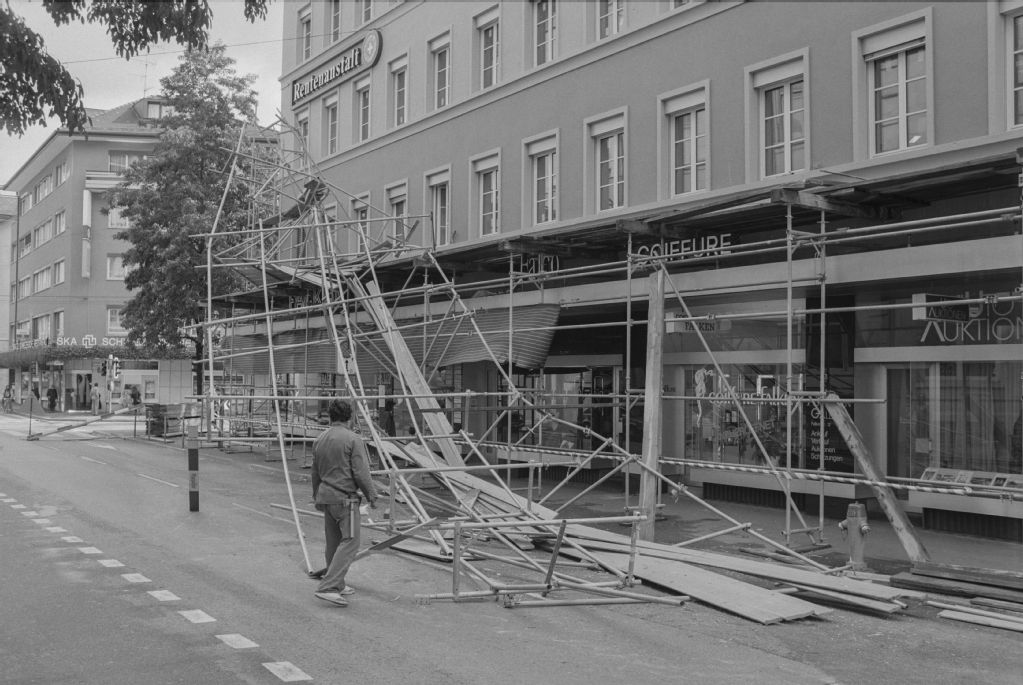 Zurich-Riesbach, Falkenstrasse 14, scaffolding collapse