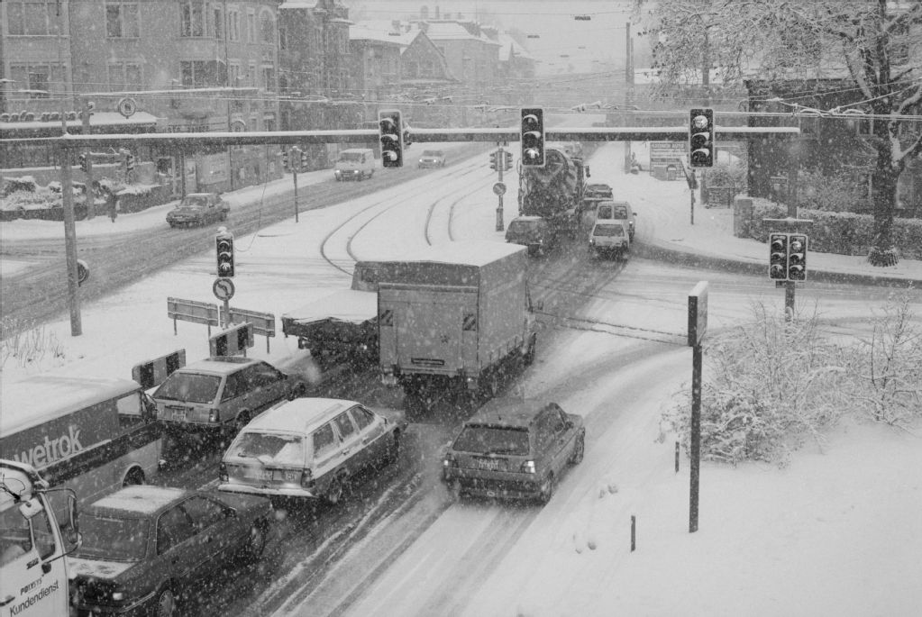 Zurich, traffic jam at Irchel due to snow