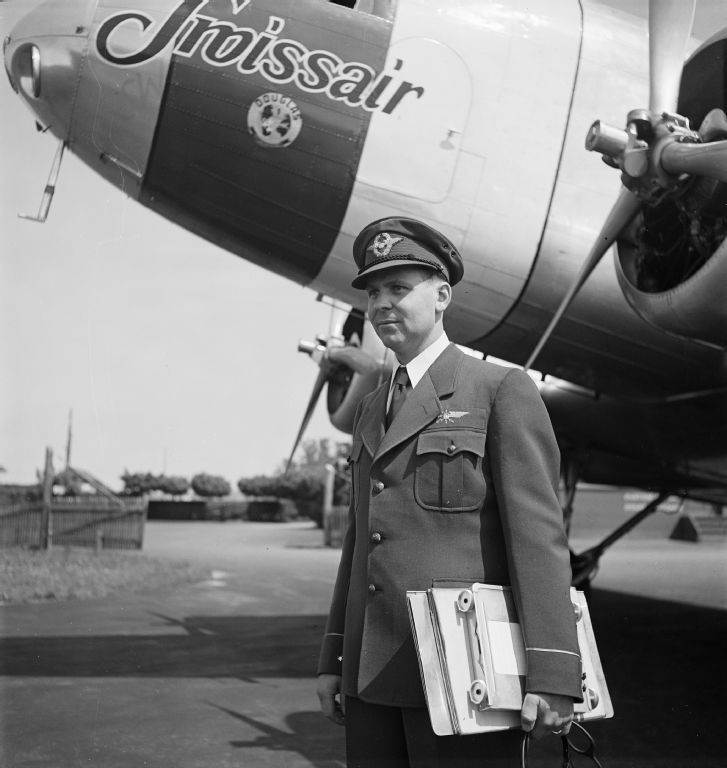 Swissair on-board radio operator Paul Auberson in front of a Swissair plane with neutrality painting