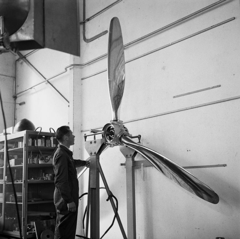 Propeller balancing by Emil Bosshard, head of the propeller workshop