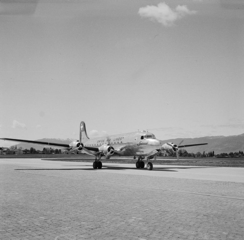 Douglas DC-4-1009 A, HB-ILI "Basel/Schwyz" in Geneva