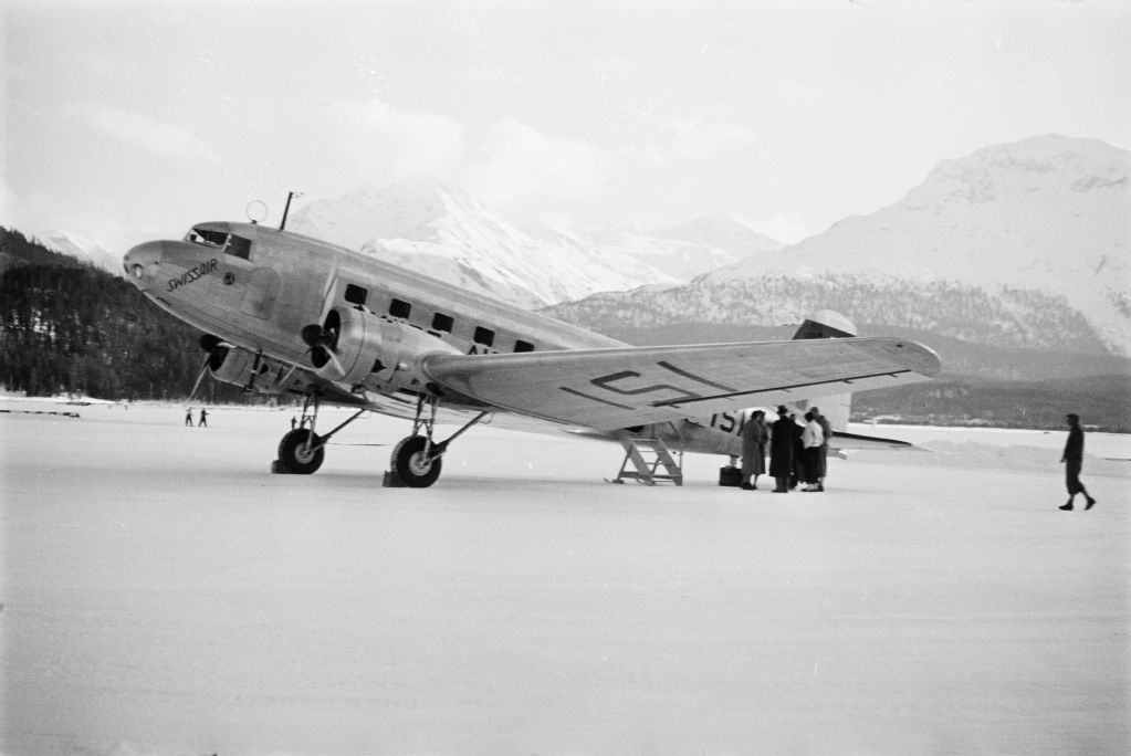First direct flight London - Samedan with Douglas DC-2-115-D, HB-ISI