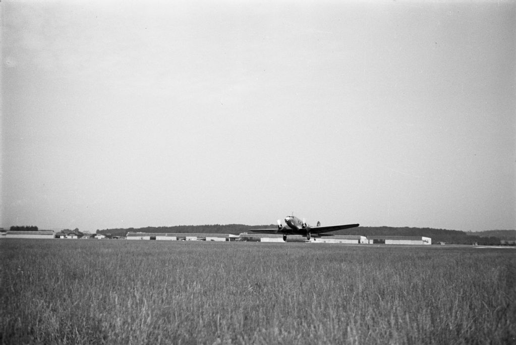 Douglas DC-2 115-B, HB-ITO immediately after take-off in Dübendorf