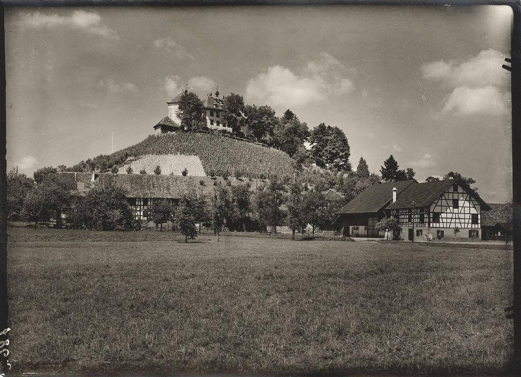 Guntalingen, castle and hamlet of Girsberg. From SW