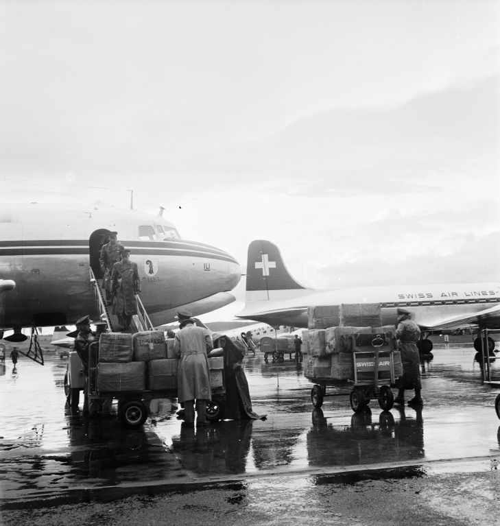 Freight loaded onto Douglas DC-4-1009 A, HB-ILI Basel/Schwyz at Zurich-Kloten