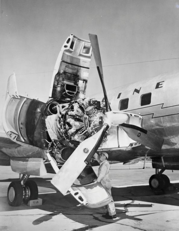 Open propeller engines of a Convair CV-240
