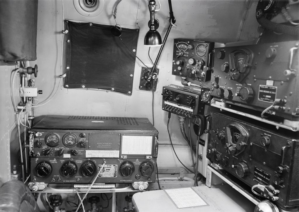 Radio system in Douglas C-54 E-5 DO DC-4, HB-ILU "Unterwalden"