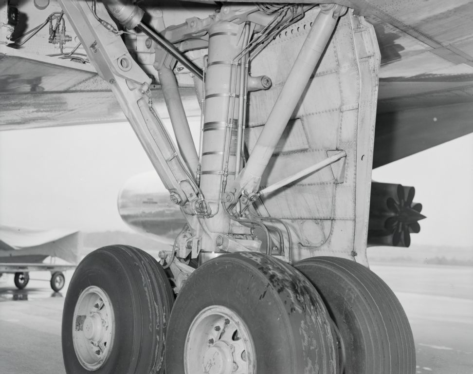 Landing gear of a Swissair Convair CV-880