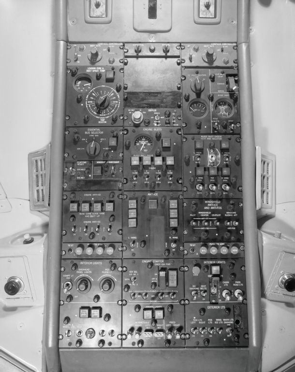 Cockpit of a Convair CV-990 of Swissair