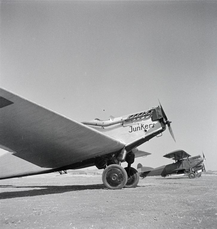 Junkers W 33 at the airfield in Addis Ababa