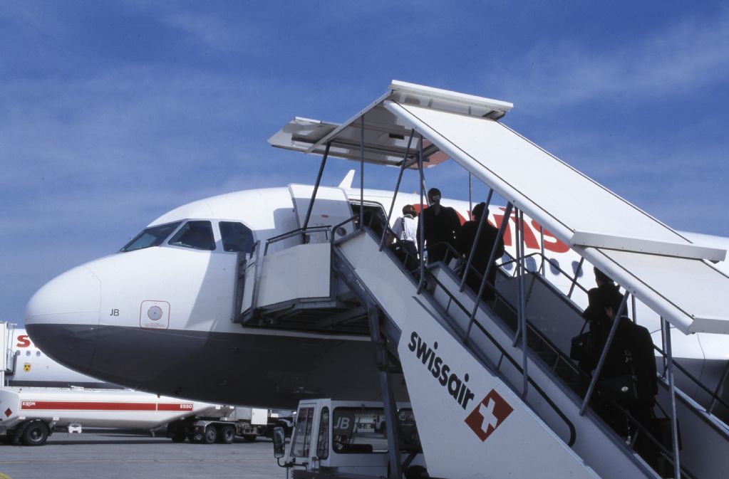 Swissair crew boarding the Airbus A320-214, HB-IJB "Embrach" at Zurich-Kloten