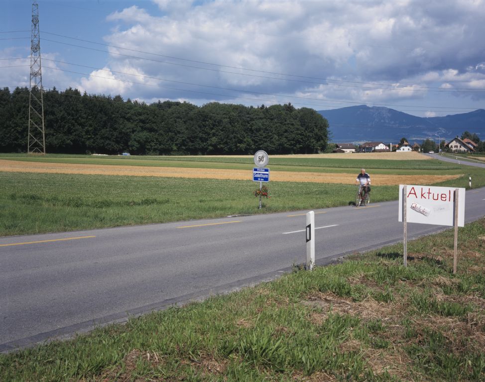 Aeschi, Bolken, Etziken SO, southeast view of Buechlisacher and Längacher north of Aeschi with the cantonal road