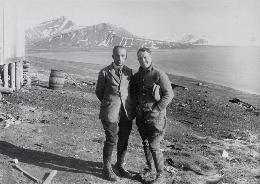Mittelholzer (left) with a member of the expedition [W. Löwe] at the Green Harbour radio station