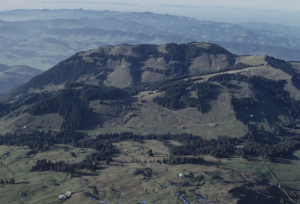 Hasle LU, Schüpfheim LU, southeast view of the Farneren and the ridge seen from Schafmatt
