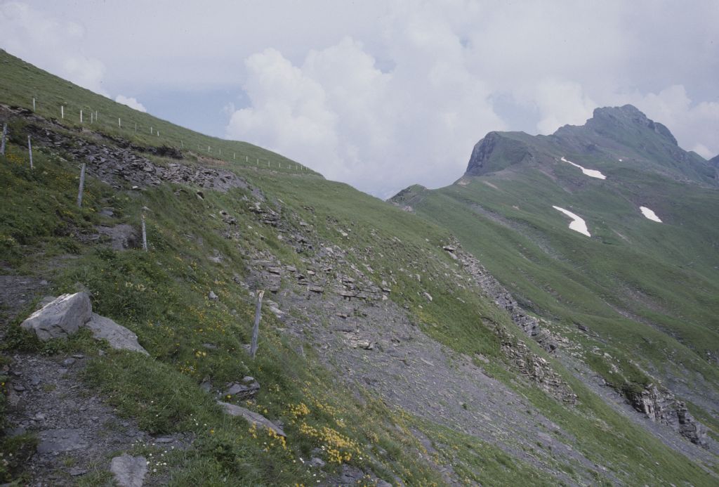 Hasliberg BE, On the Mägisalp, different views of the hiking trail or ski slope between Hohsträss and Fulenberg