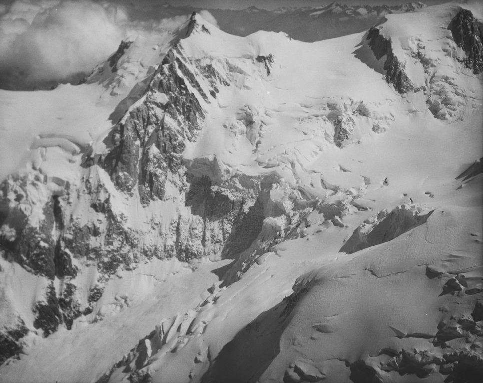 Le Mont Maudit, Mont Blanc , view to southeast (SE)