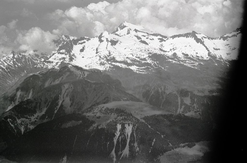 Oberalpstock and Piz Cavardiras, view to the north-northwest (NNW)