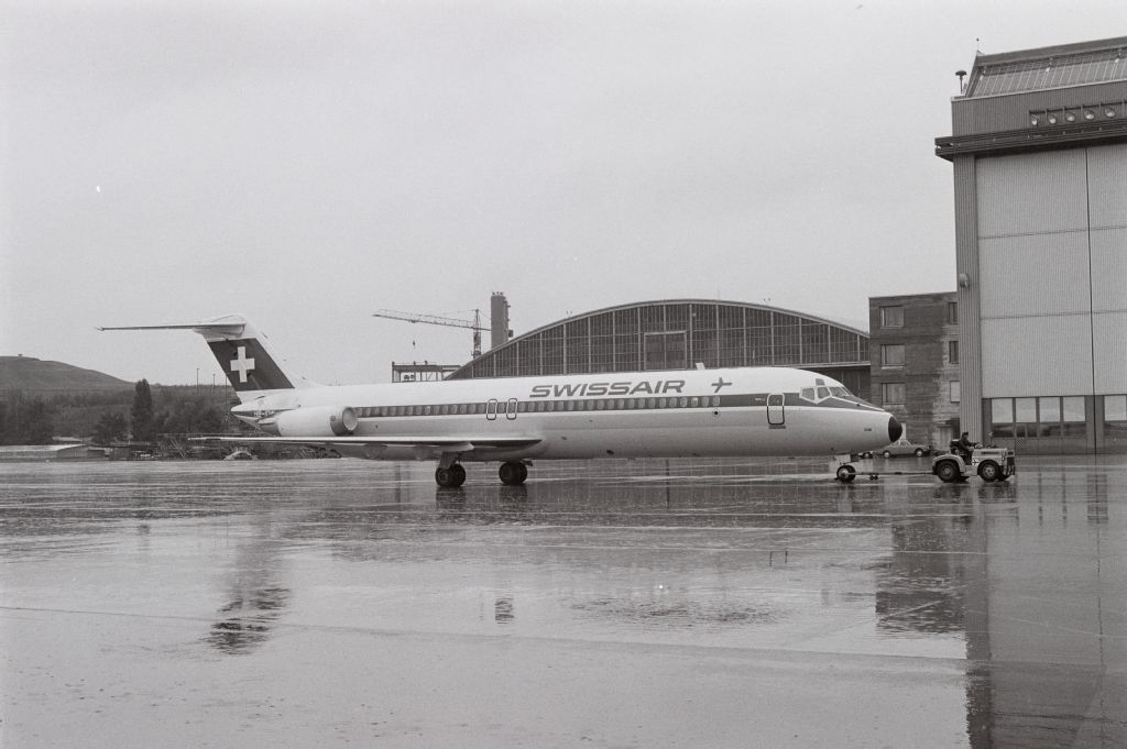 McDonnell Douglas DC-9-41, HB-IDW with tow tractor at Zurich-Kloten