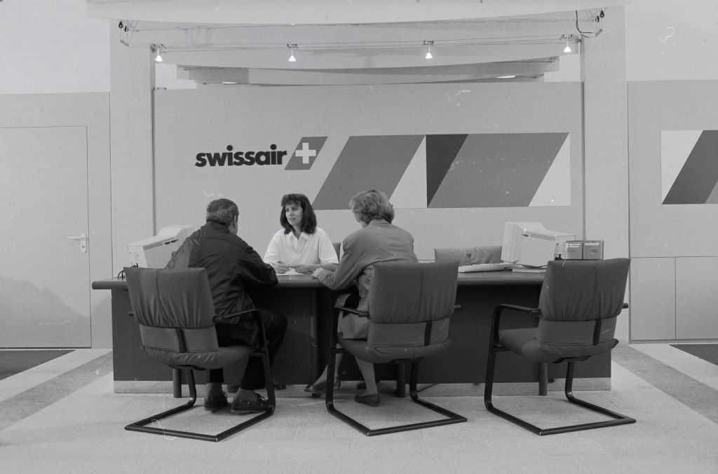 Opening of the Swissair air travel office at Stadelhofen station, Zurich