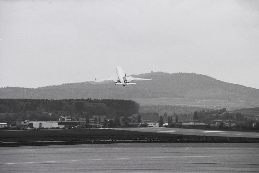 Swissair's McDonnell Douglas MD-11 taking off from Zurich-Kloten