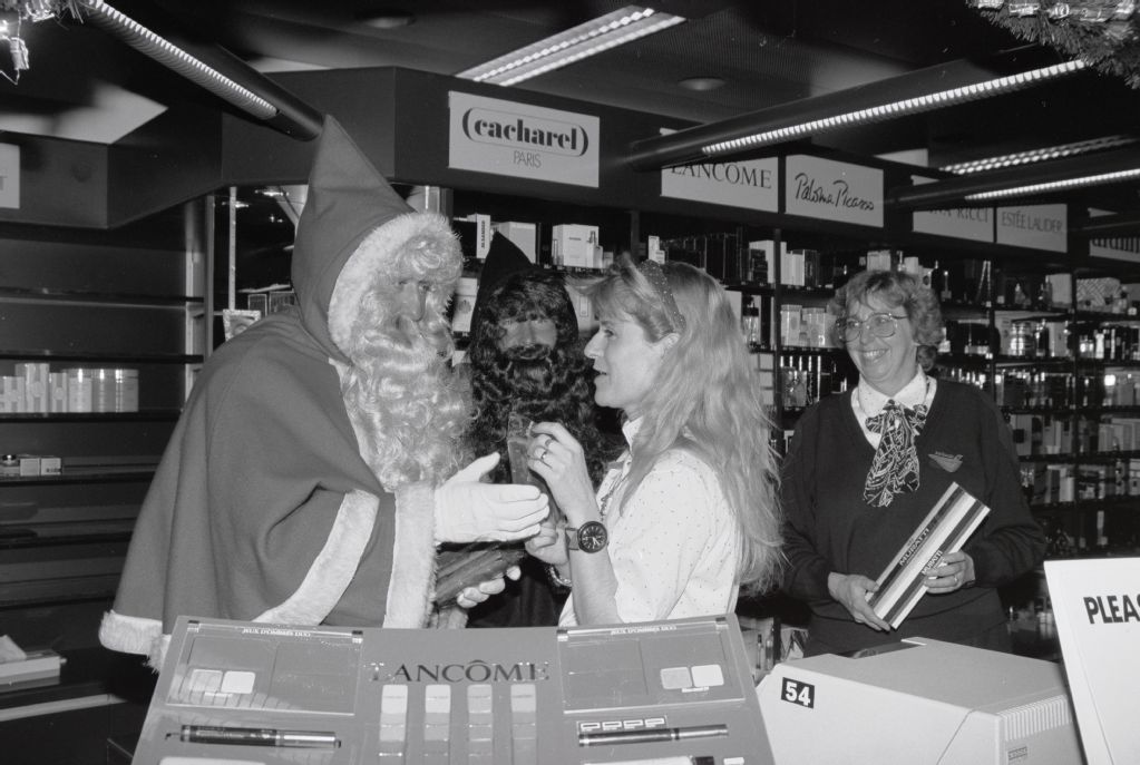 Santa Claus in the tax-free store in Terminal A at Zurich-Kloten Airport