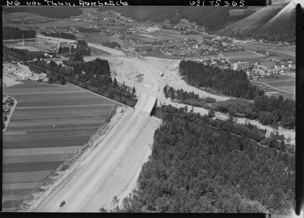 Uetendorf, Aare, Heimberg, national road N6/motorway A6 under construction, view to the north-northeast (NNE)
