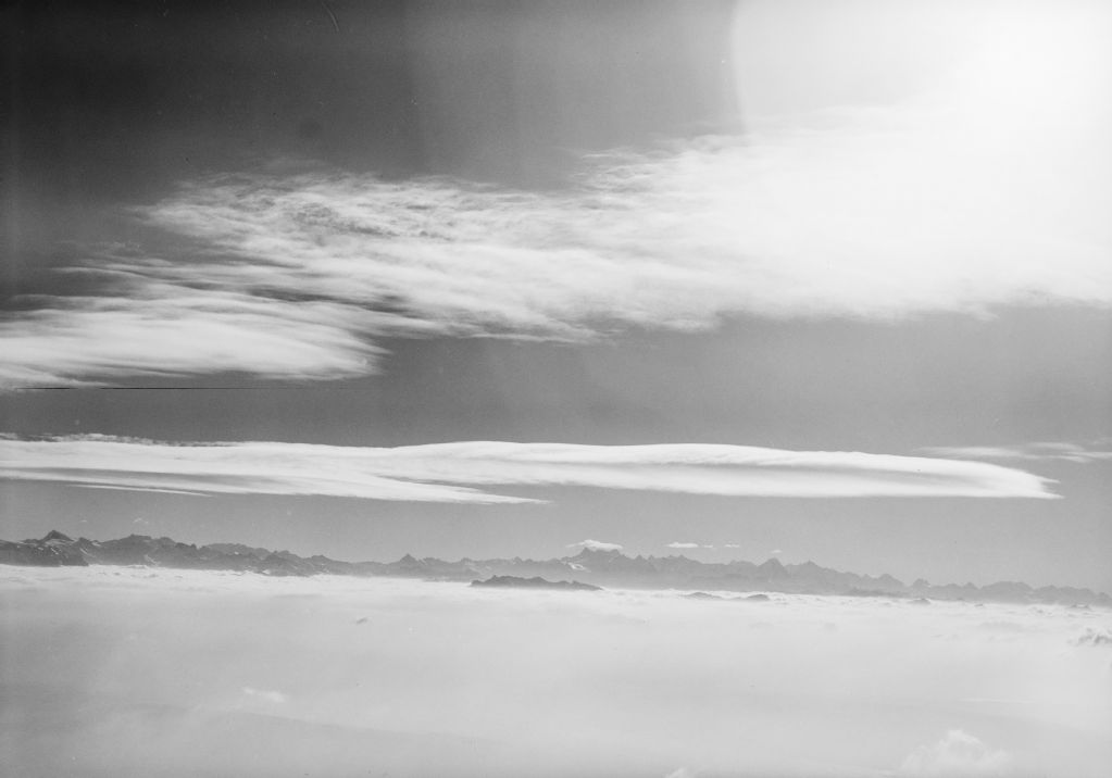 Föhn clouds, altitude: 3500 - 4000m, time: 13.30, place: Freiamt