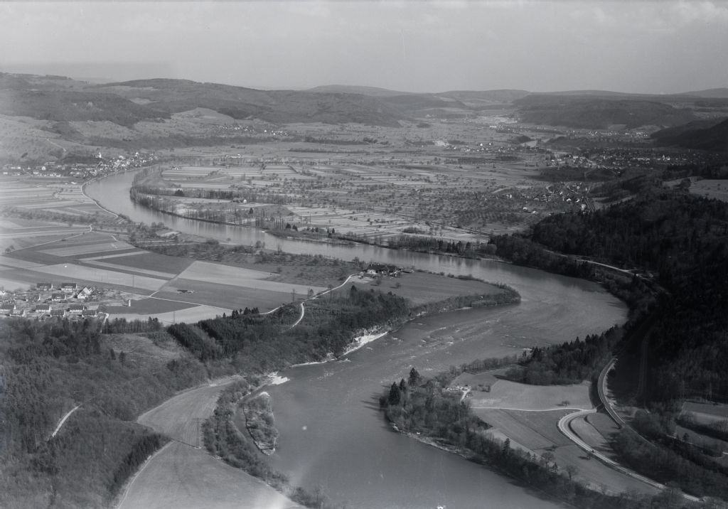 Rietheim (AG), Rifeld plain, Rhine with "Ettikoner Lauffen" rapids