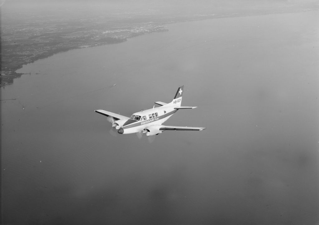 Beechcraft King Air, HB-GEY of Swissair Photo in flight over Lake Constance in front of Immenstaad and Friedrichshafen, looking east (E)
