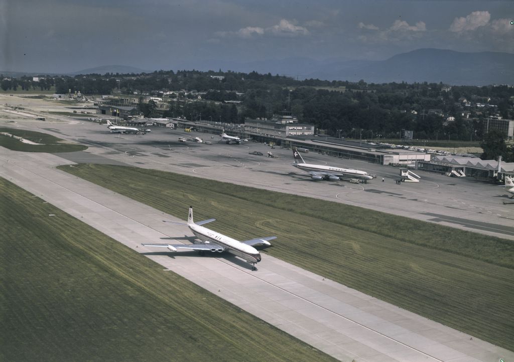 Meyrin, Le Grand Saconnex, Aéroport Genève-Cointrin, view to the east (E)