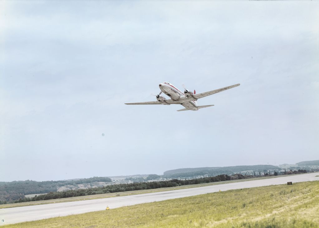 Convair CV-440-11 Metropolitan landing in Zurich-Kloten