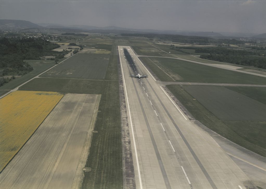 Zurich-Kloten Airport, landing