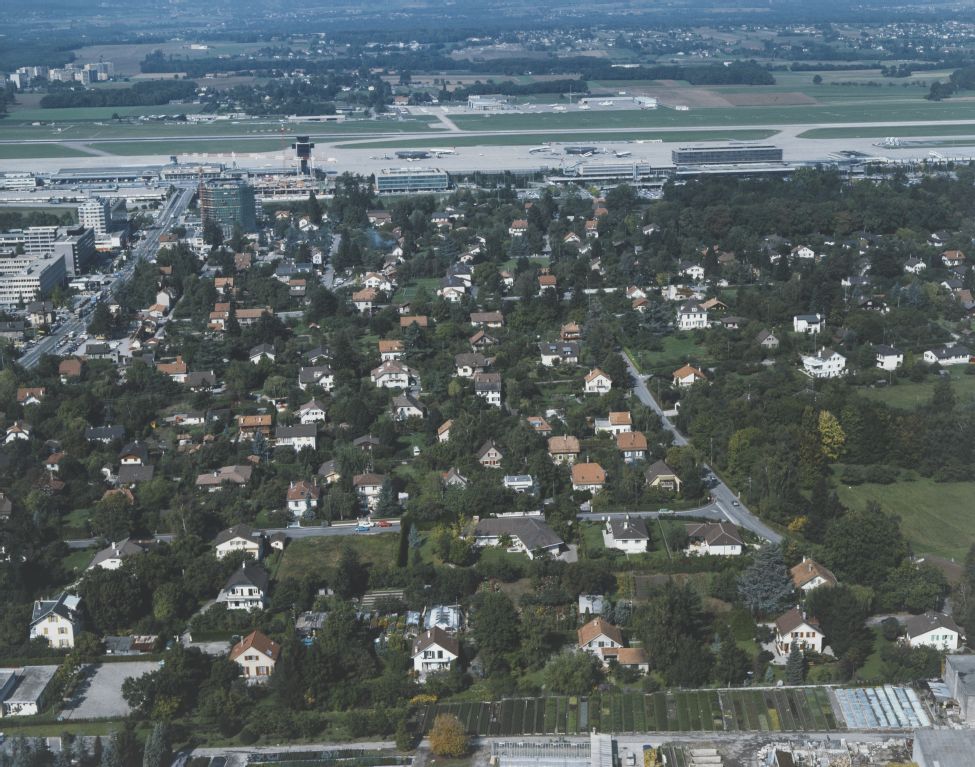 Meyrin (Cointrin), Aéroport Genève-Cointrin, looking northwest (NW)