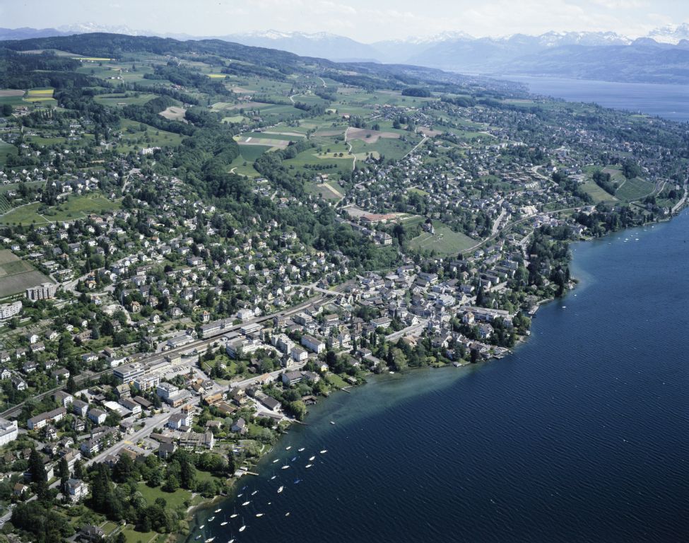 Erlenbach with lake and alps