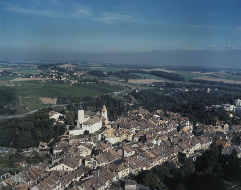 Aubonne, Vieille Ville, Château, view to the east (E)