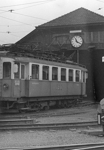 Worb, railcar Be 4/4 of the Vereinigte Bern-Worb-Bahnen (VBW) in front of the depot