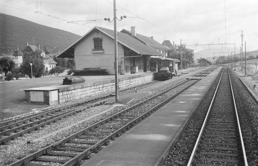 Courtelary, station building, tracks, view to northeast (NE)