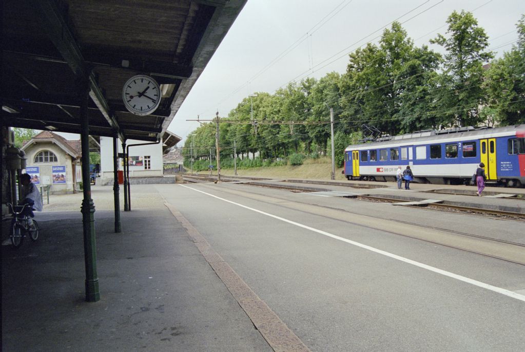 Winterthur-Töss, Bahnhof und Umgebung