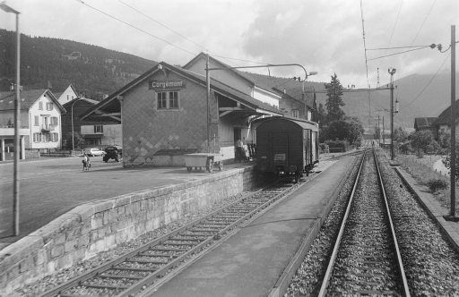Corgémont, Vallon de Saint-Imier, railroad station, view to northeast (NE)