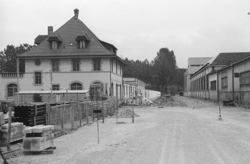 Yverdon-les-Bains, Rue de l'Arsenal, excavation work for supply and disposal lines, SBB main workshop, view to the east-southeast (ESE)